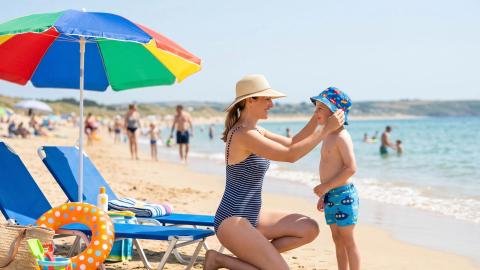 Sonce sije, a »D« manjka? Zakaj ne bi smeli odložiti vitamina D na poletje